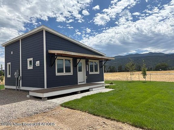 2nd image of 2843 Old Irwin Rd