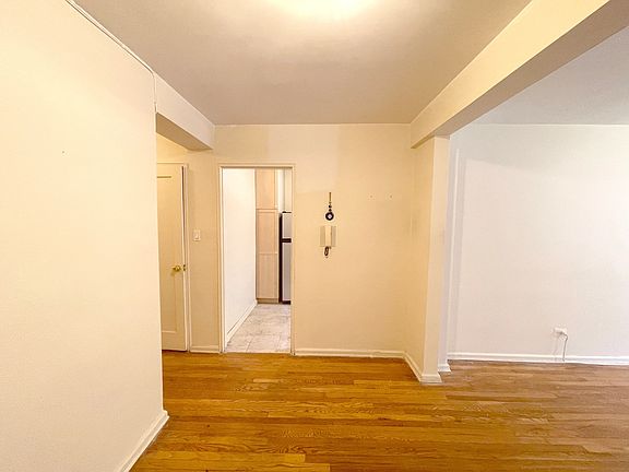 4th image of 2555 Batchelder St APT 1A