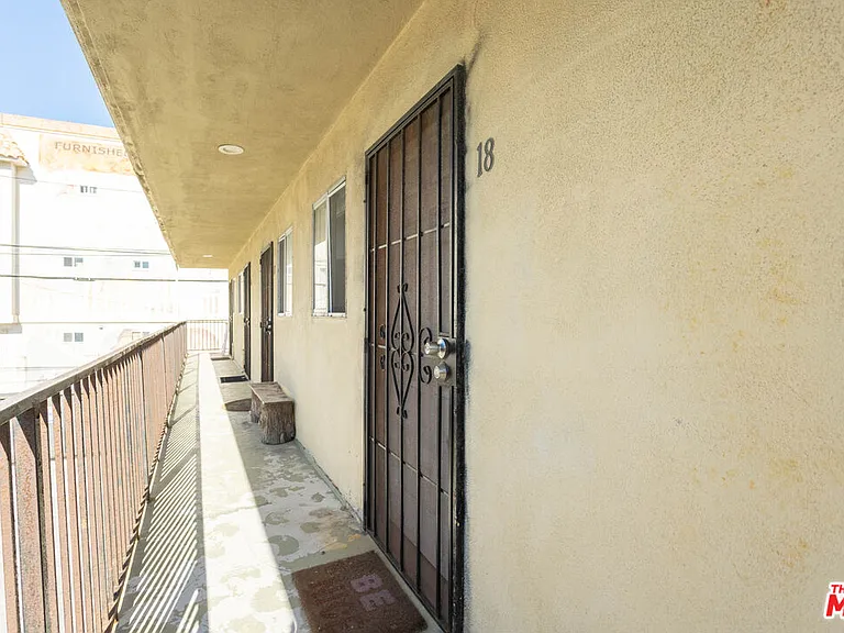 1313 Ocean Front Walk #18 — Photo 10