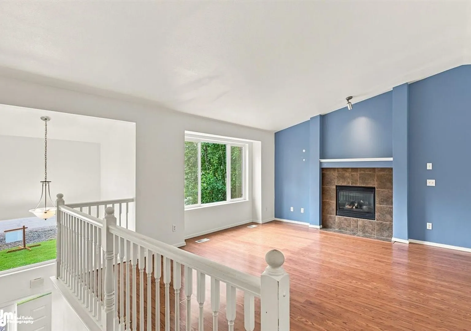 Beautiful 5 bed 3 bath 2 car heated garage home! — Photo 3