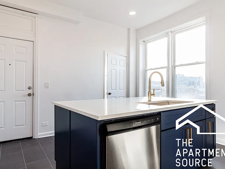 2350 W Charleston St #3F — Photo 1