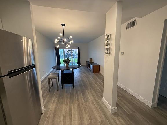 4th image of 719 S Beach St