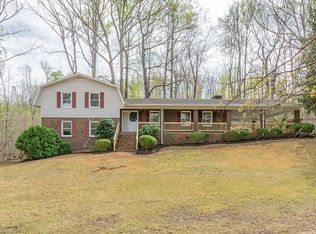 786 Honeysuckle Rd, Asheboro, NC 27203