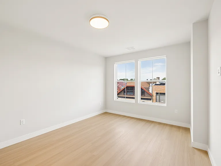 118 Elm Street — Photo 32