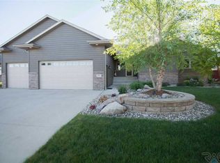 8301 S Seven Oaks Dr, Sioux Falls, SD 57108