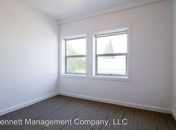 4th image of 877 E Park St APT 302