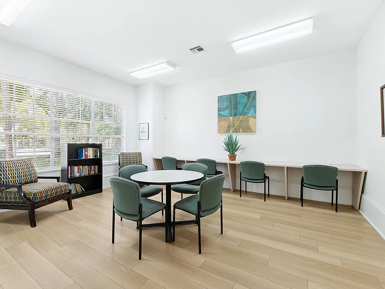 Worthington Apartments — Photo 13