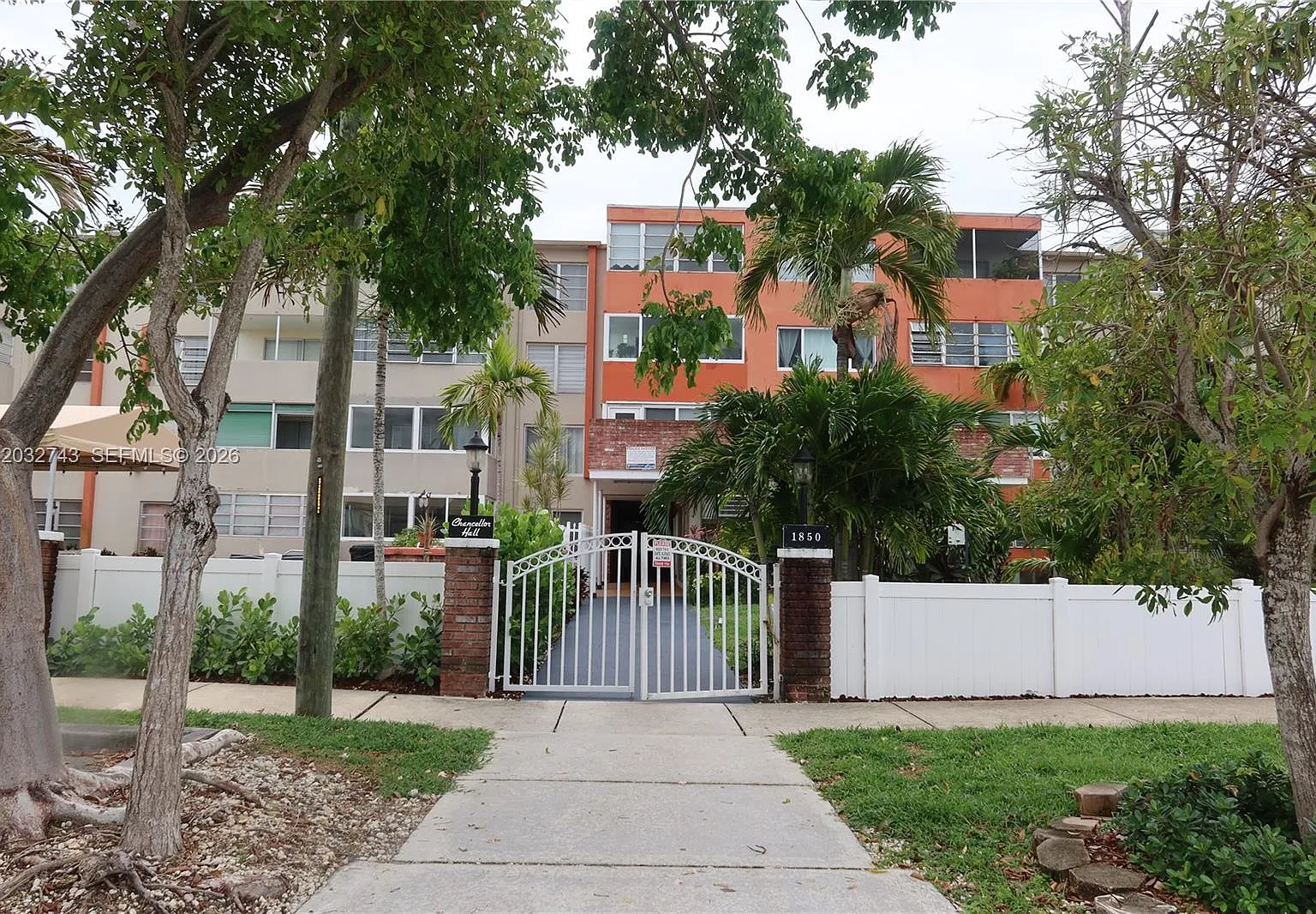 Chancellor Hall Condo — Photo 1
