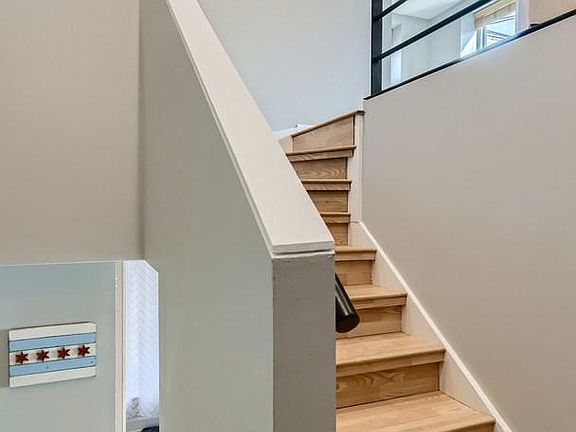 3rd image of 2339 N Greenview Ave #106