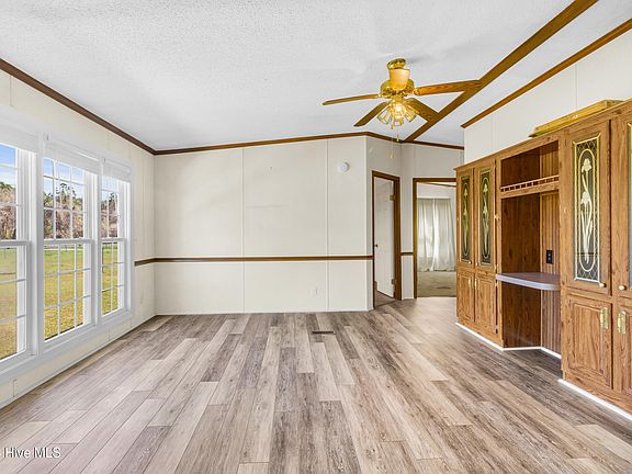 3rd image of 275 Bayleaf Road