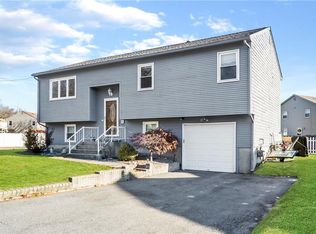 88 Sycamore Dr, Cranston, RI 02921