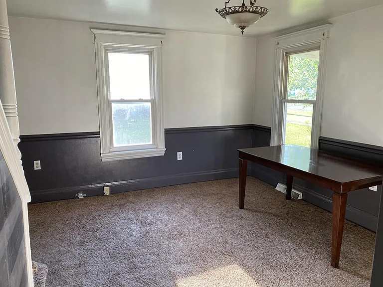 215 E Oak St — Photo 4