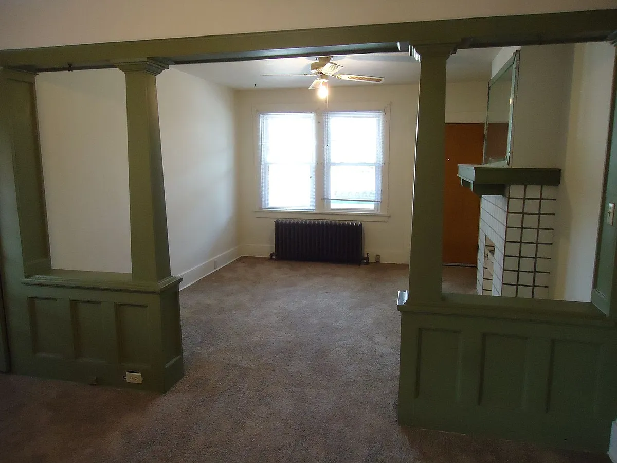 Building Photo - 367 Coltart Ave