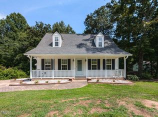 98 Starcroft Dr, Fuquay Varina, NC 27526