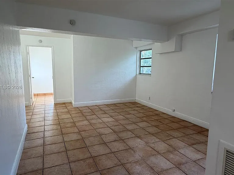 800 SE 15th St #2 — Photo 8
