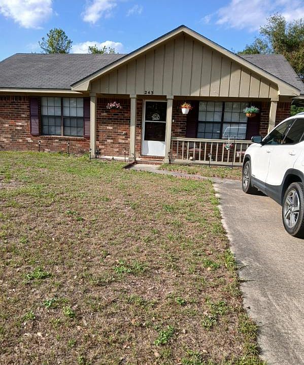 1st image of 243 Garden Cir