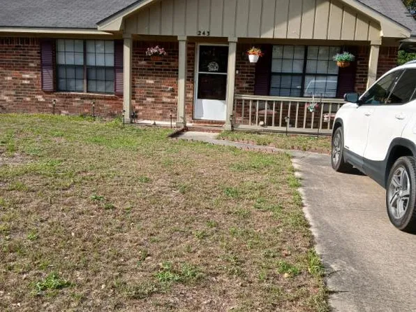 243 Garden Cir, Hinesville, GA 31313