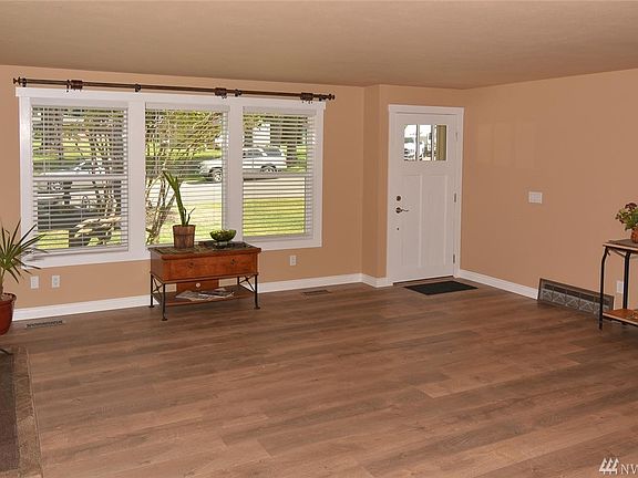 5th image of 3645 Wesley Dr NW