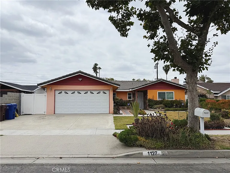 1127 S Nantes Ave — Photo 1