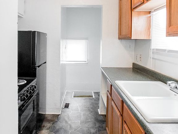 5th image of 817 E 8th Ave