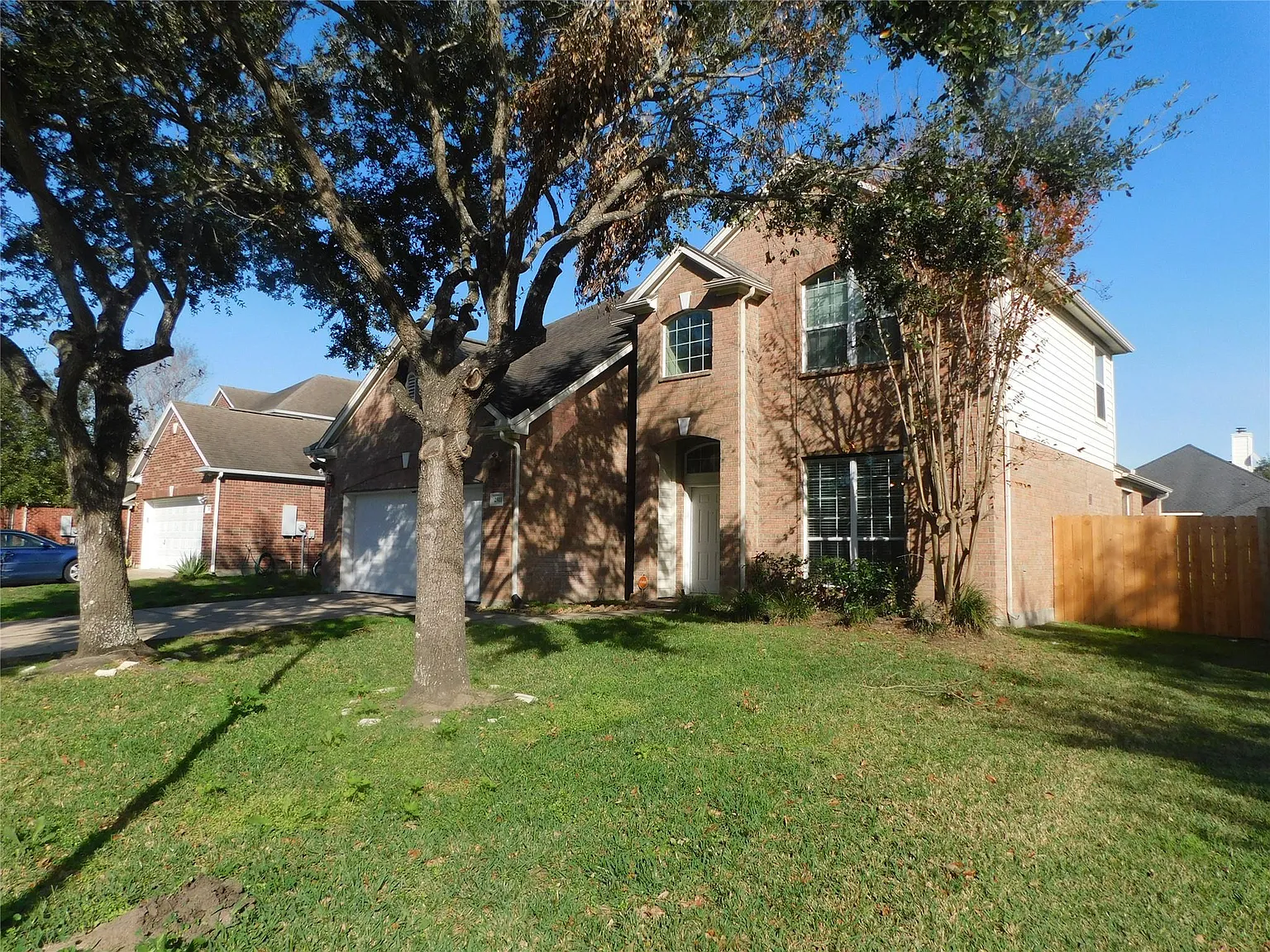 4 bed, 2.5 bath, 2554 sqft, $2,600 — Photo 2