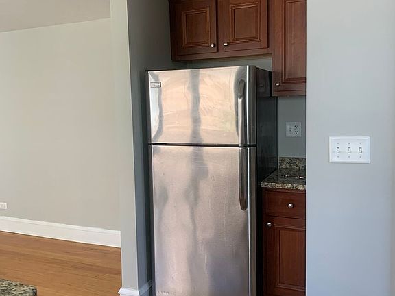 3rd image of 829 S Euclid Ave #2S
