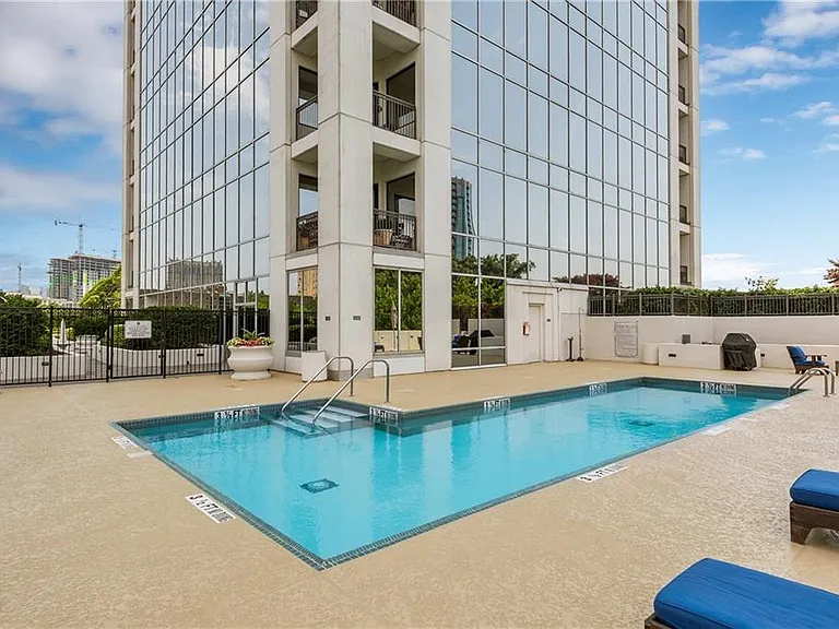 2828 Peachtree Rd NE #1903 — Photo 32