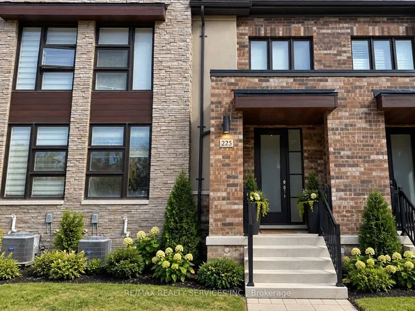 225 Coronation Rd, Whitby, ON L1P 0H6