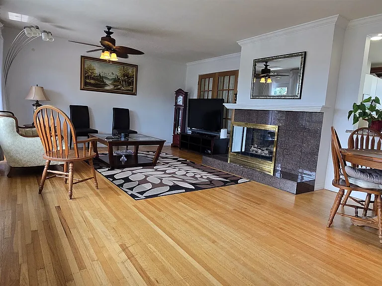 638 Elstree Pl — Photo 6