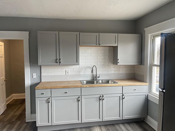 4th image of 3136 W 50th St #4
