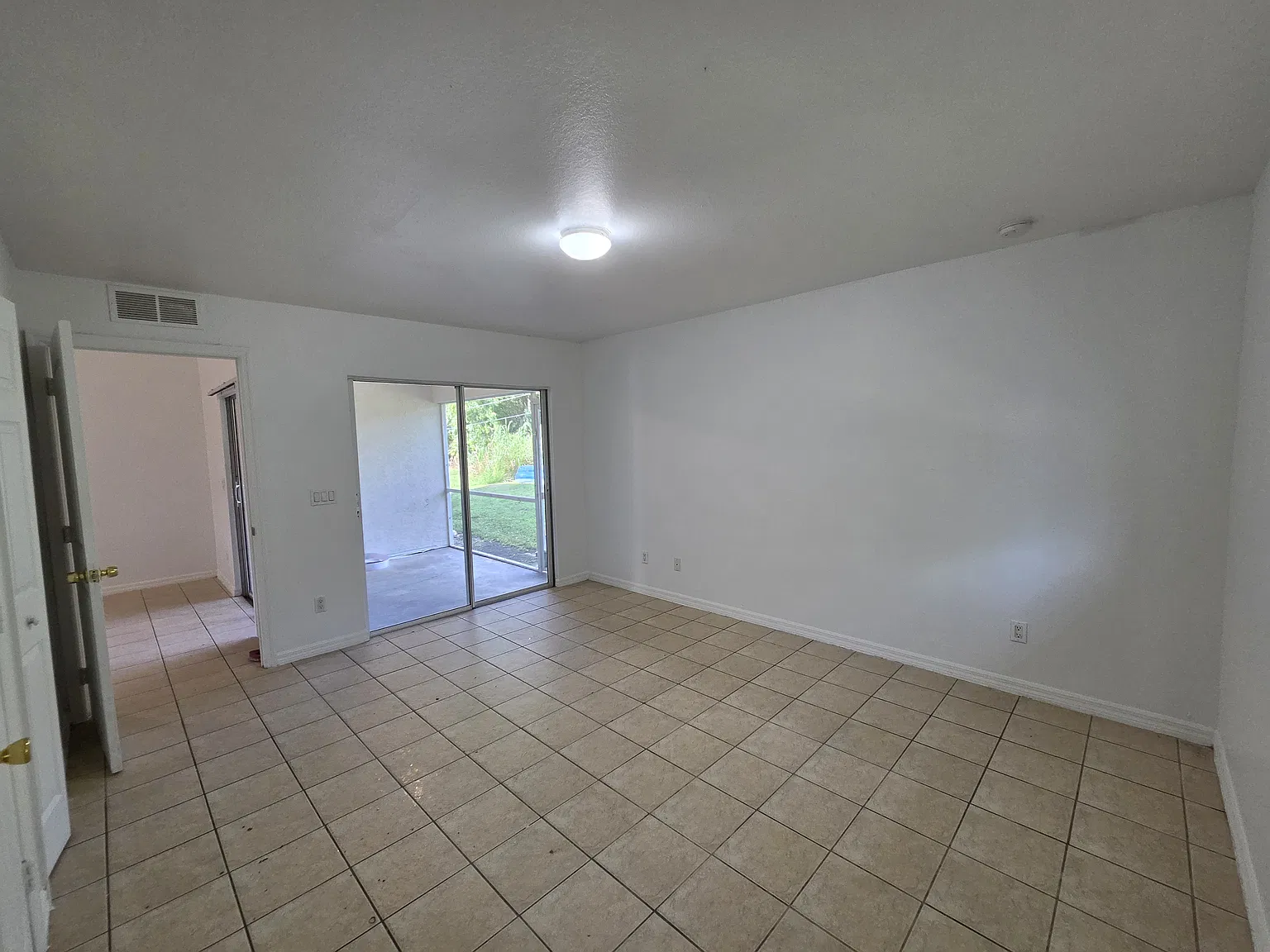3 bed, 1116 sqft, $1,250 — Photo 2