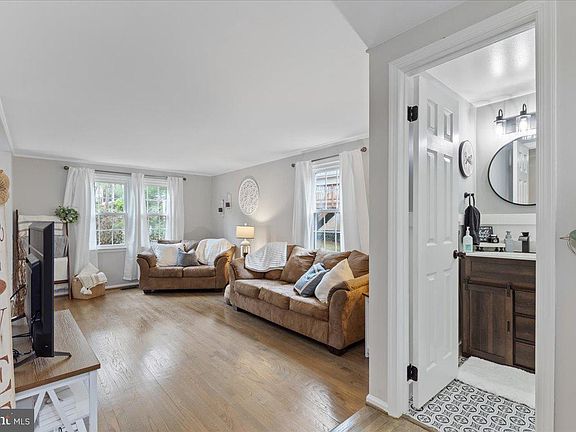 4th image of 5912 New England Woods Dr