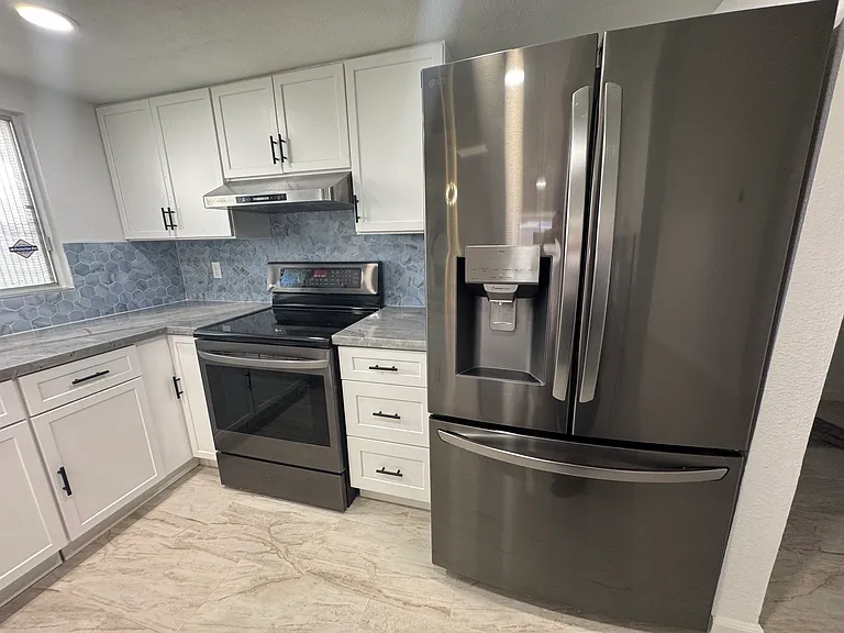 5817 W Tierra Buena Ln — Photo 8