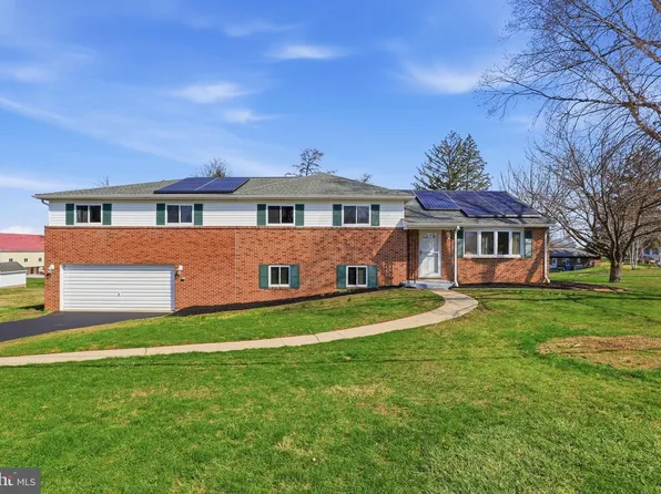 2893 Sunset Dr, Dallastown, PA 17313