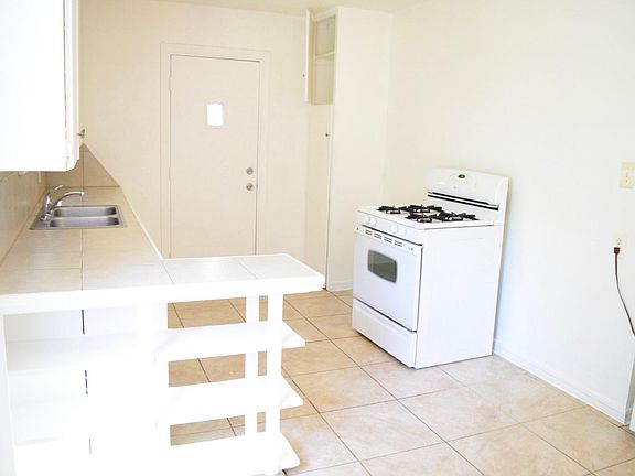 2nd image of 1205 Bellevidere Dr