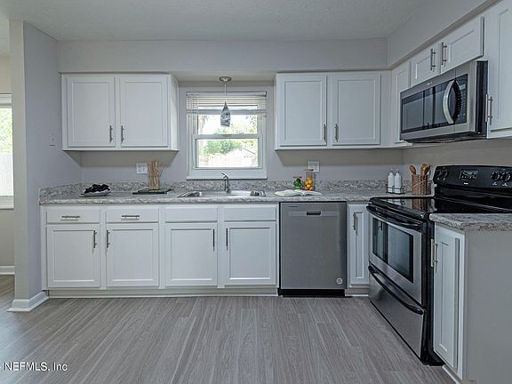 3rd image of 2433 WASHINGTON Street