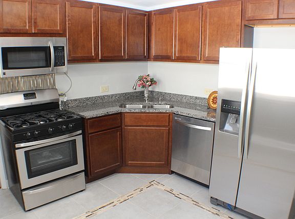 5th image of 4608 Winchester Ave