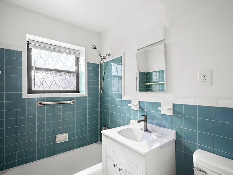 22645 Washington St #3 — Photo 12