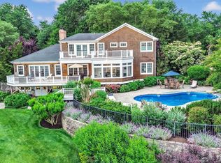 40 Overlook Dr, Riverhead, NY 11901