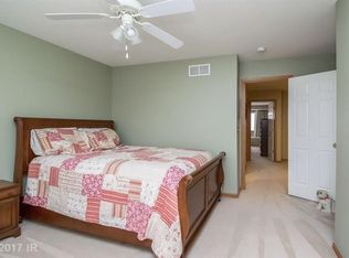 2090 Ridgeview Cir, Clive, IA 50325