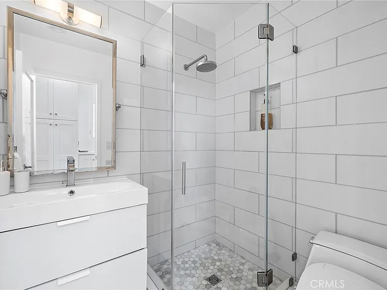 2609 Victoria Dr — Photo 18