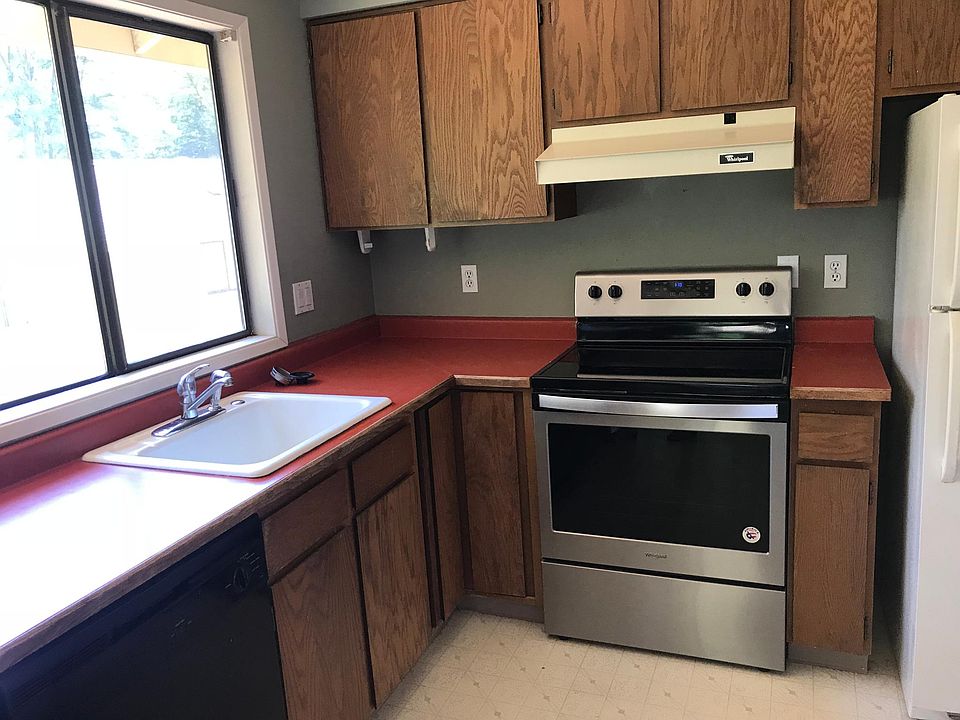 2nd image of 6827 Montauk Cir