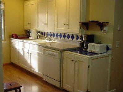 4th image of 723 Asbury Pl