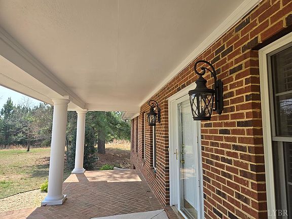3rd image of 375 Schoolhouse Rd