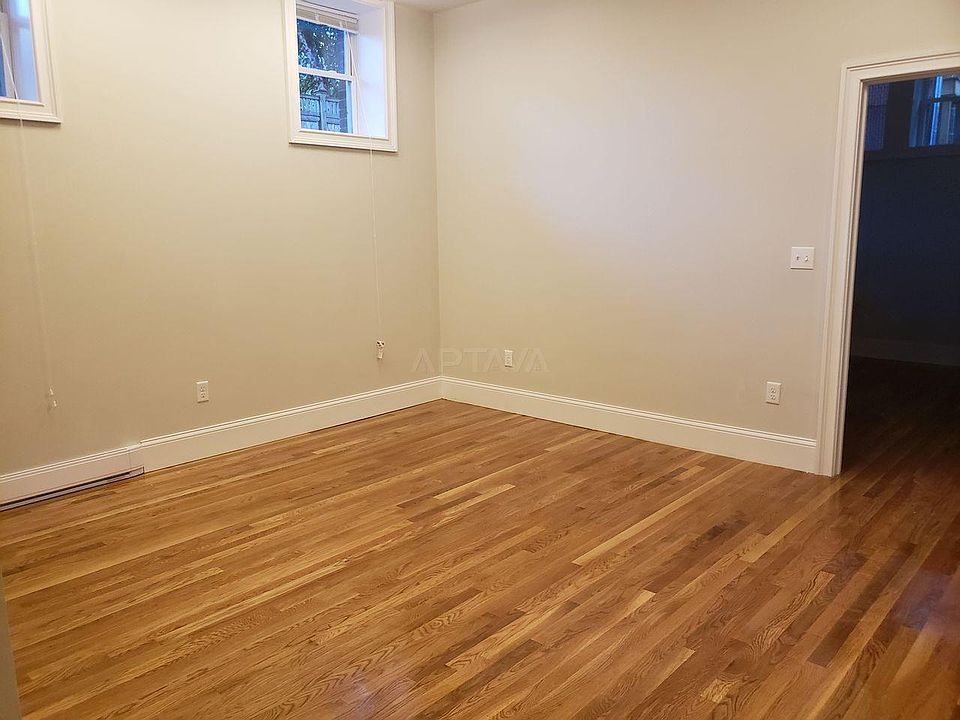 2nd image of 131 Orchard St #39