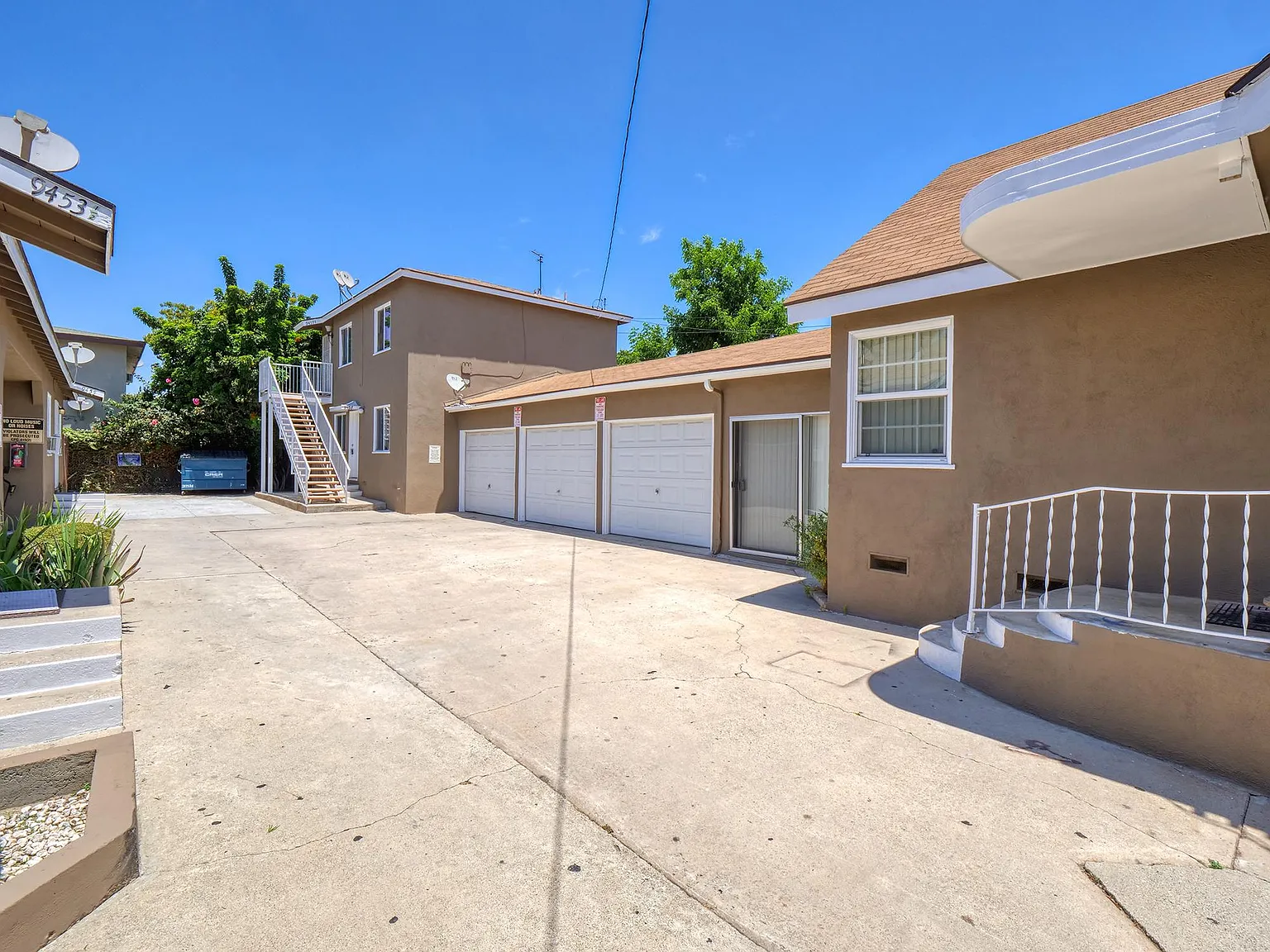 Los Angeles Street Apartments — Photo 3