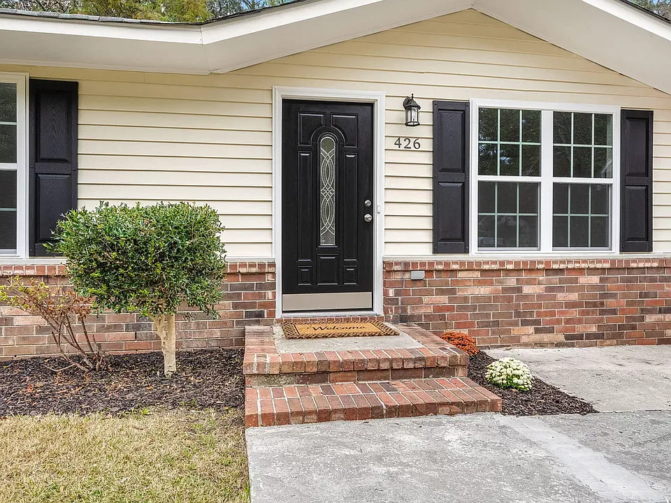 426 Longleaf Dr