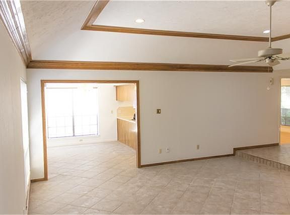 4th image of 10010 Sagegreen Dr