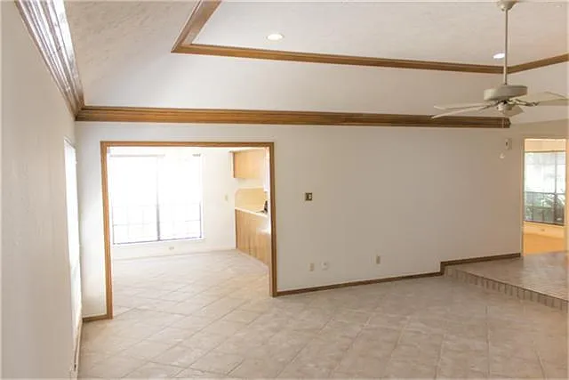 10010 Sagegreen Dr — Photo 4