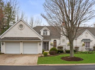 11 Glengarry Ln, Sugar Grove, IL 60554